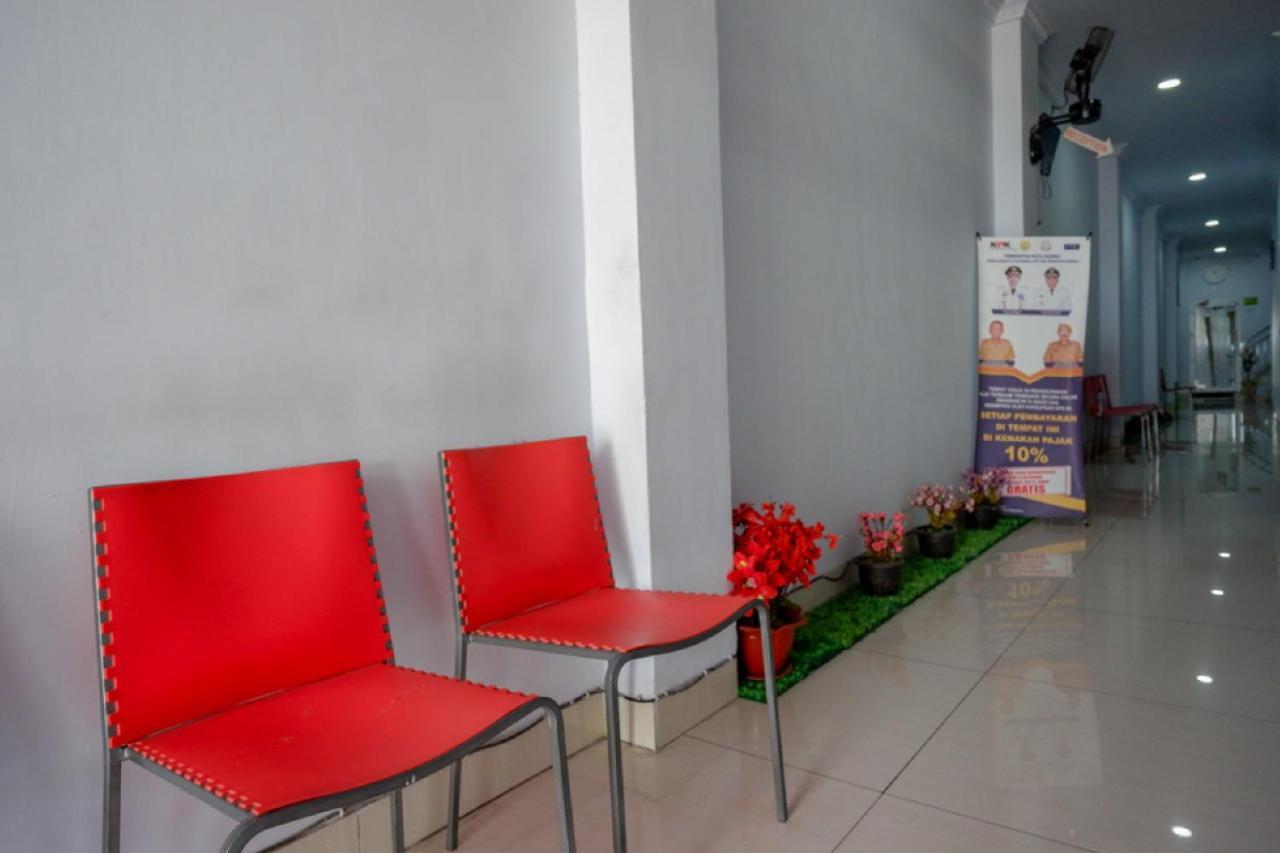 RedDoorz @ Hotel Bravo Pantai Kamali Bau Bau Baubau Bagian luar foto
