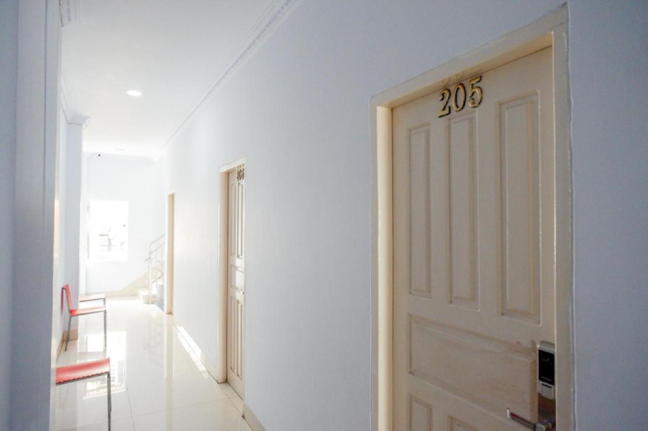 RedDoorz @ Hotel Bravo Pantai Kamali Bau Bau Baubau Bagian luar foto