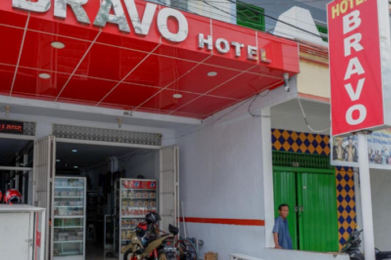 RedDoorz @ Hotel Bravo Pantai Kamali Bau Bau Baubau Bagian luar foto