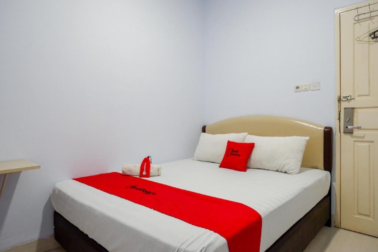 RedDoorz @ Hotel Bravo Pantai Kamali Bau Bau Baubau Bagian luar foto
