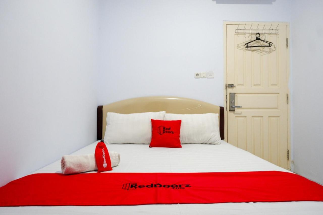 RedDoorz @ Hotel Bravo Pantai Kamali Bau Bau Baubau Bagian luar foto