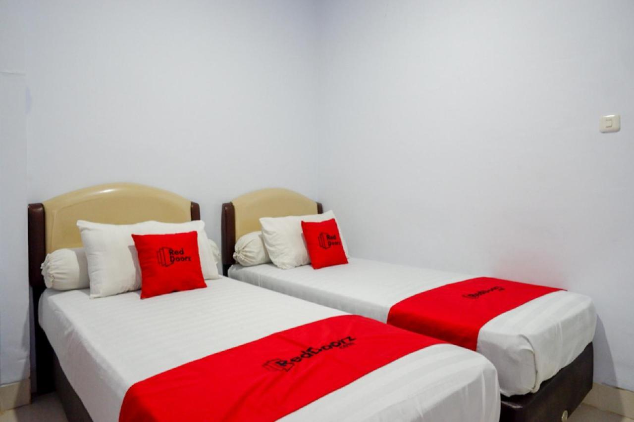 RedDoorz @ Hotel Bravo Pantai Kamali Bau Bau Baubau Bagian luar foto