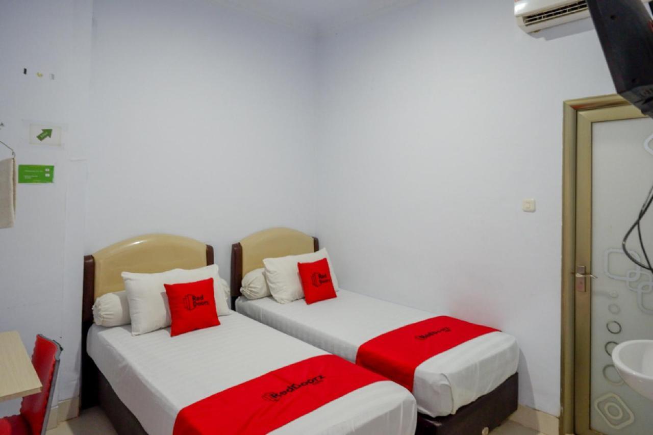 RedDoorz @ Hotel Bravo Pantai Kamali Bau Bau Baubau Bagian luar foto